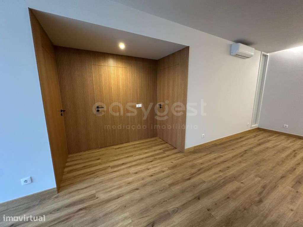 Apartamento T2 moderno no coração de Coimbra - junto à Câmara Munic... - Grande imagem: 2/12