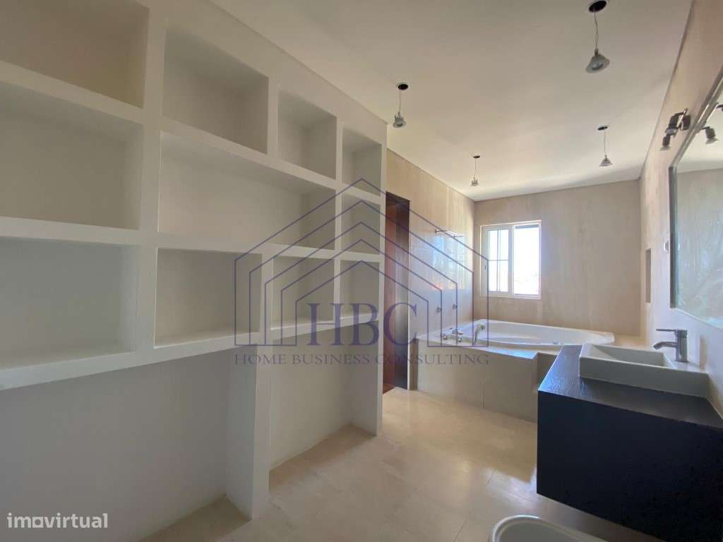 Moradia T4 com Amplo Jardim e Potencial de Remodelação em Alcabidec...-35