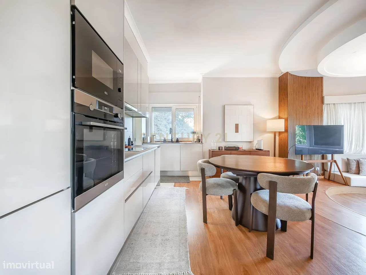 Apartamento T1+1 Remodelado com Elevador | Pampilheira | Cascais-2