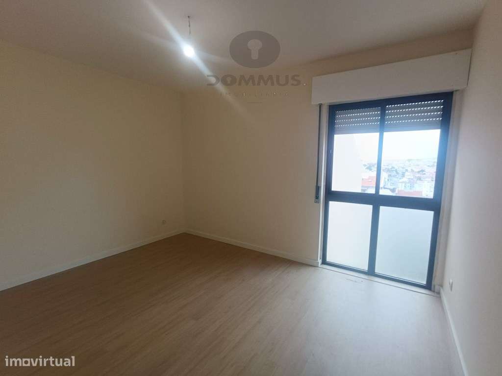 Apartamento T2 C/ algumas melhorias na Tapada das Merces-11