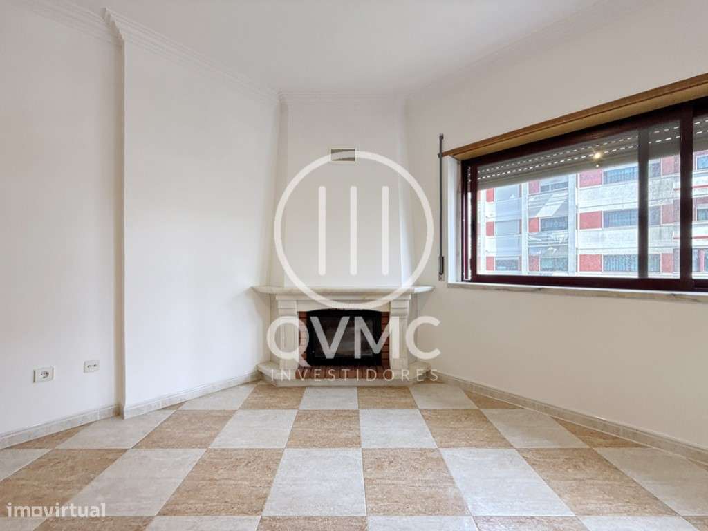 Apartamento T1 na Cavaleira com parqueamento e varanda-16