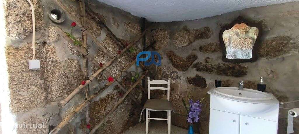 Quinta com 3 artigos urbanos, piscina e 9,4 ha em Resende-34