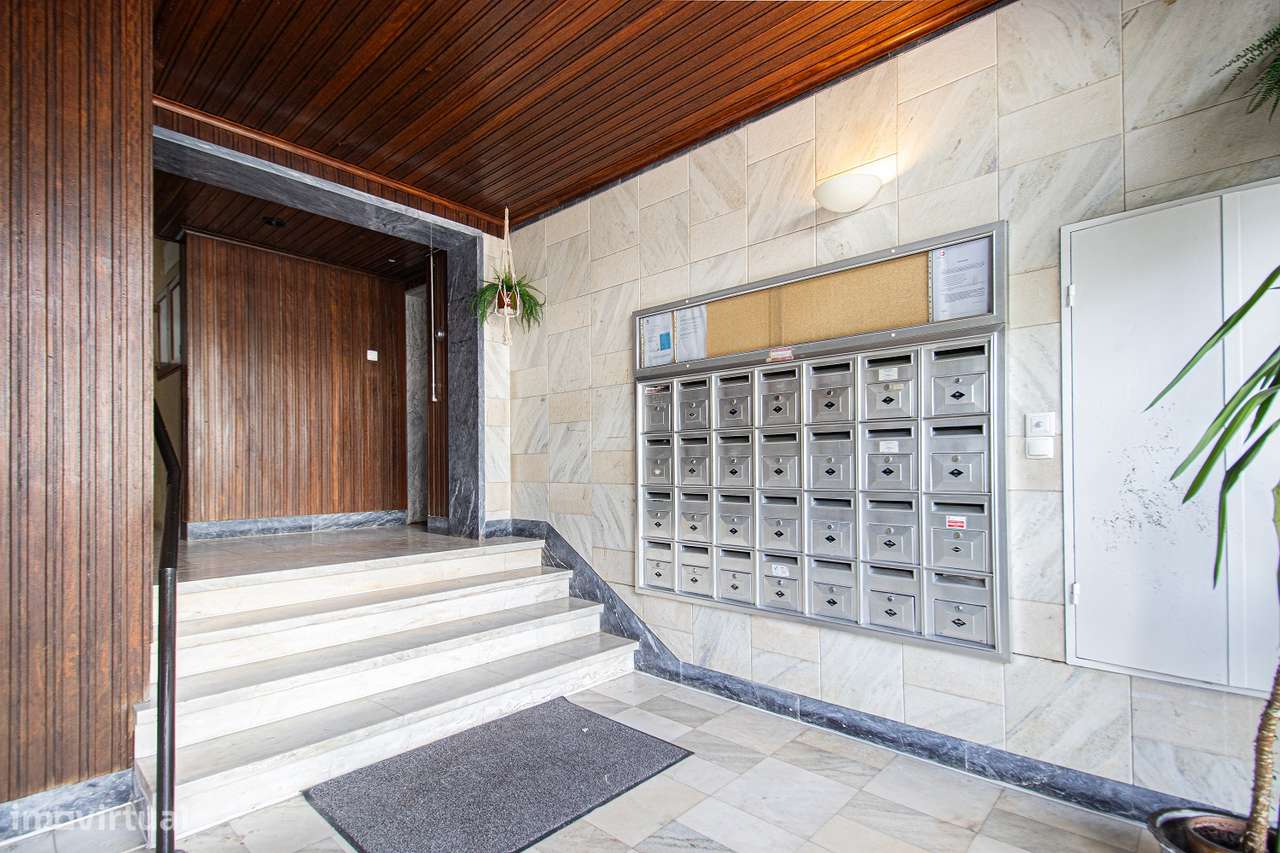 Apartamento T4  remodelado em Carnaxide-29