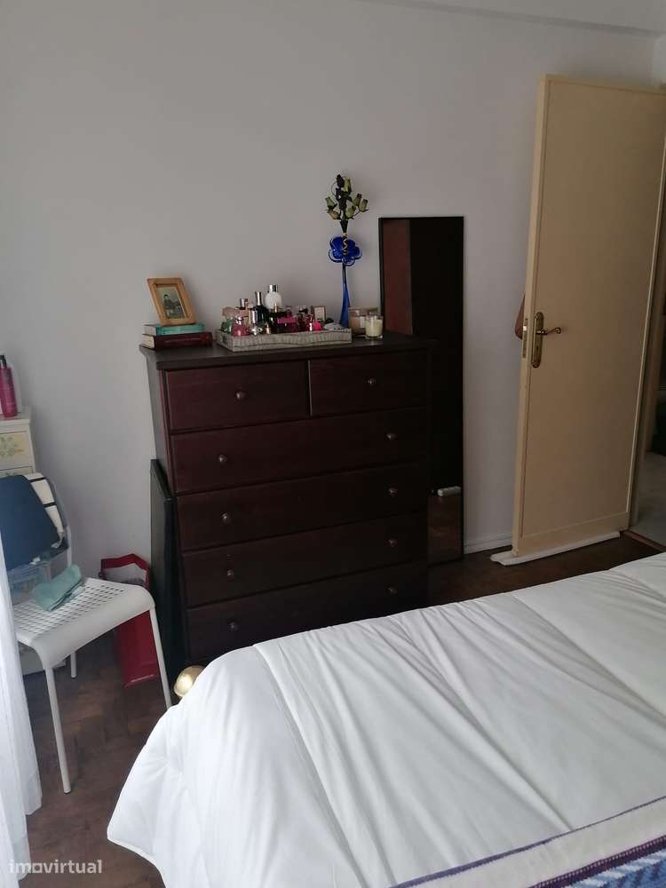 Apartamento T1 com bom espaço e localização central - Grande imagem: 2/8