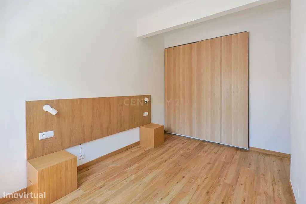 Excelente Apartamento Totalmente remodelado na Trafaria-10