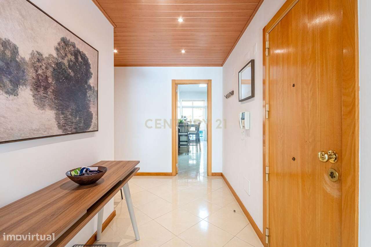 T3 em excelente estado com box de 41 m² e lareira | Vialonga-4
