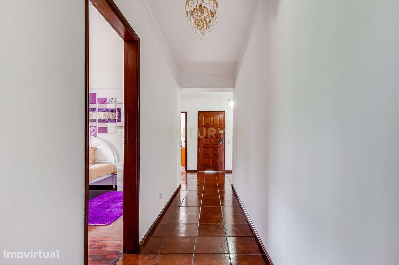 Prédio com 2 apartamentos+garagem+terreno-7