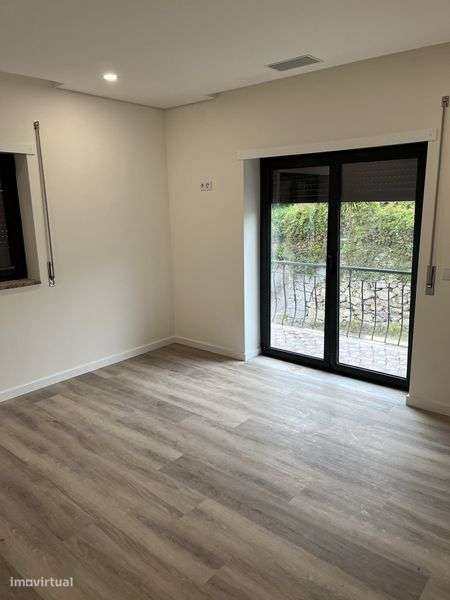 Arrenda-se T3 c/ Entrada Independente Garagem Pátio exterio– Braga - Grande imagem: 4/8