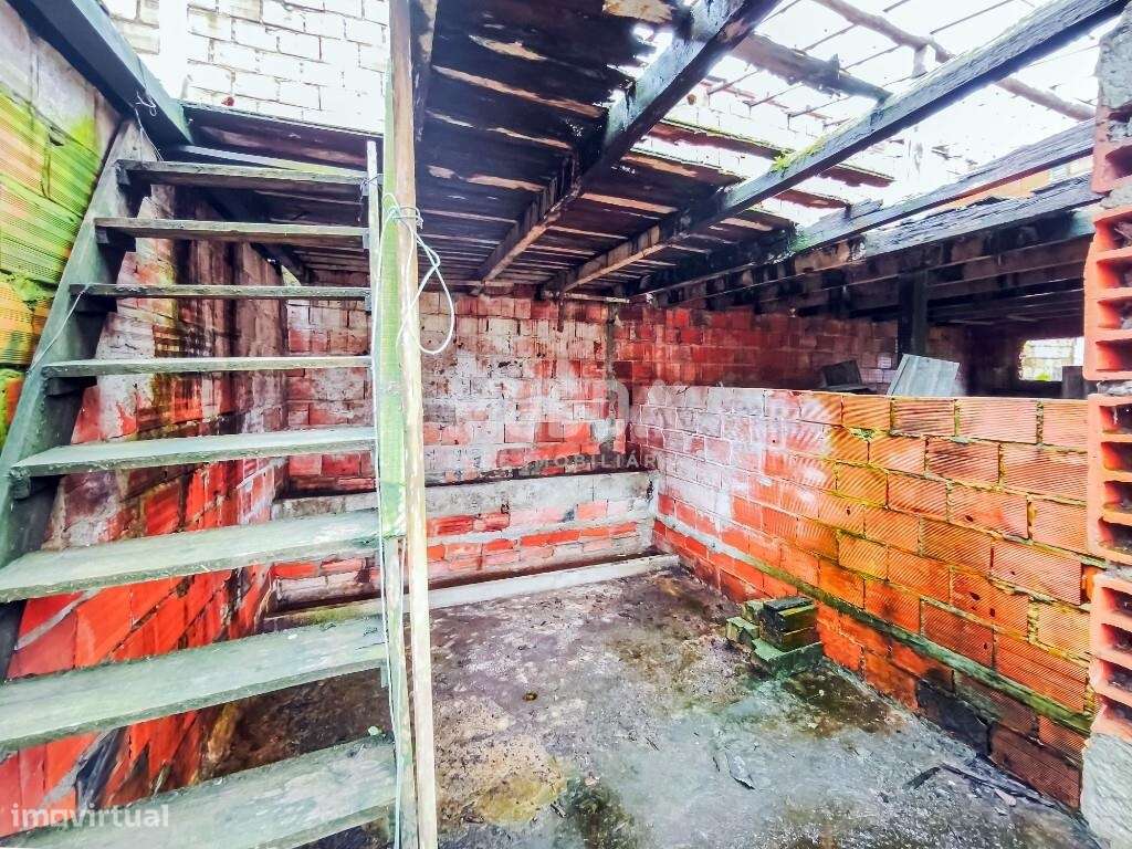 Moradia T2+1 para restauro a 10min Aveiro-16