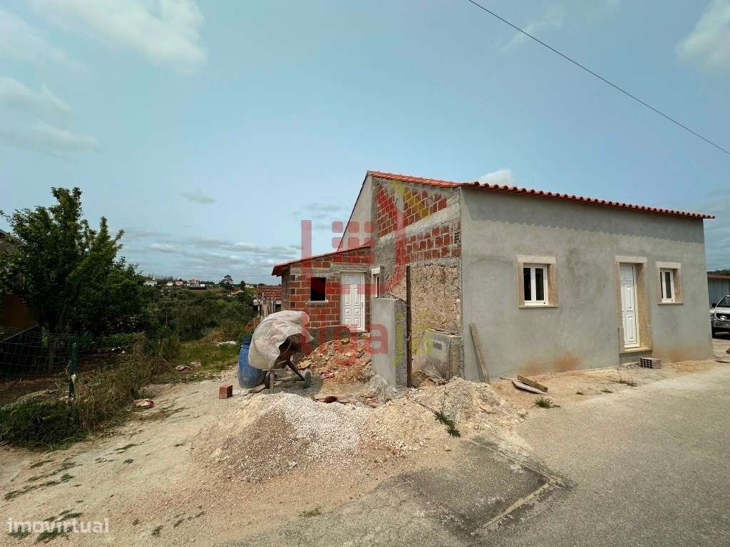 Moradia T2 em Reconstrução - Freixianda! - Grande imagem: 4/14