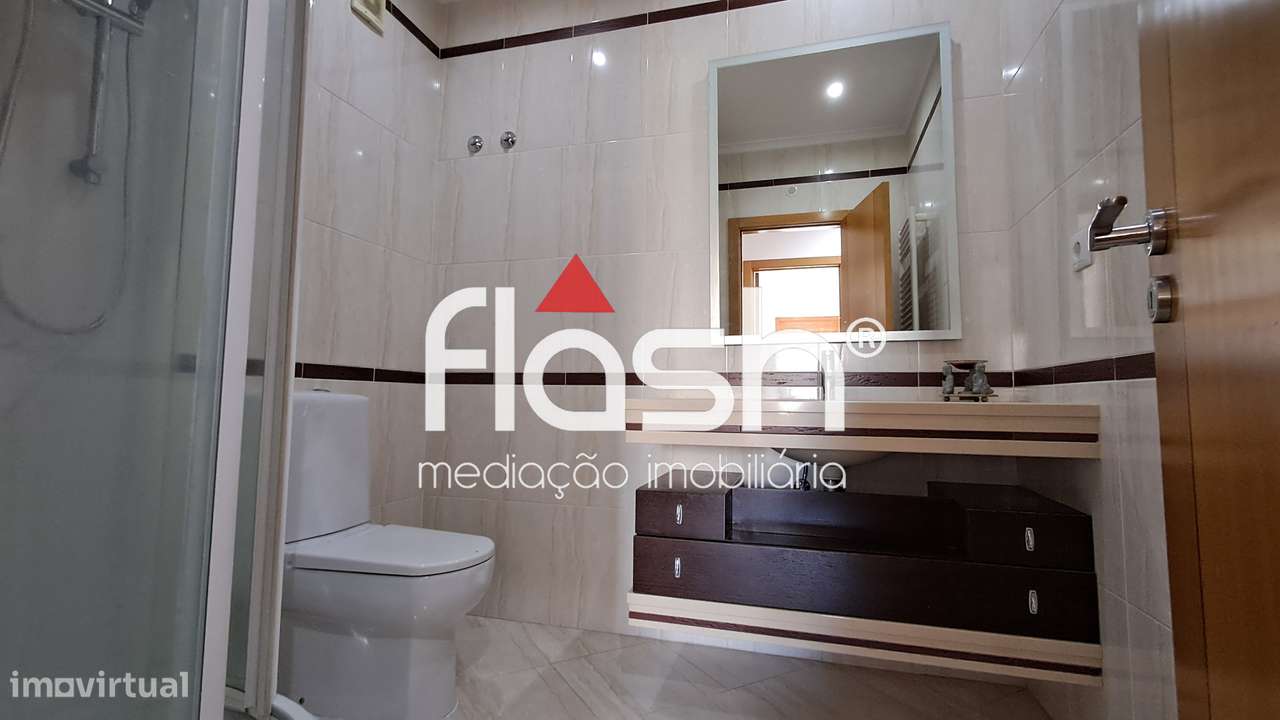 Apartamento T3 com 4 parqueamentos em Odivelas-16