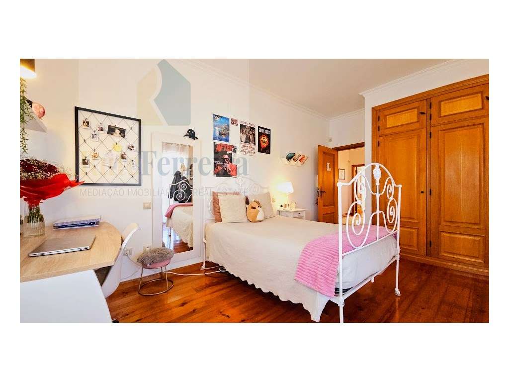 Moradia Isolada com amplo espaço exterior !!-37