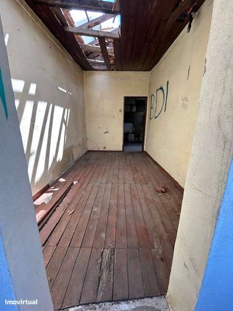 Terreno com 3 moradias devolutas - Grande imagem: 4/16