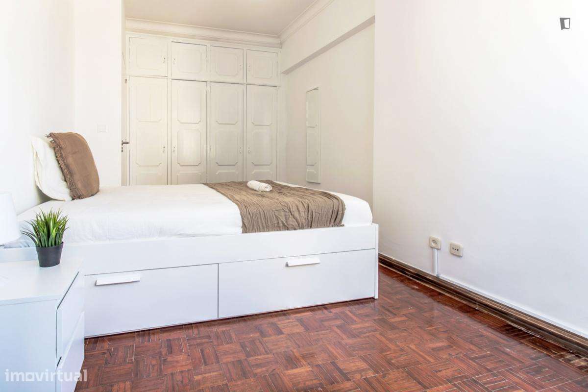 Quarto - localizado em Benfica Lisbon - Grande imagem: 5/10