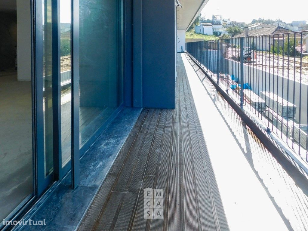 Apartamento T3 com varanda de 20,60m2 , novo, no Olival V...