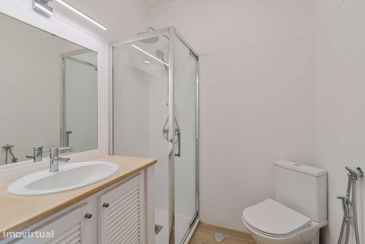 Apartamento T2 remodelado - Laranjeiro-18