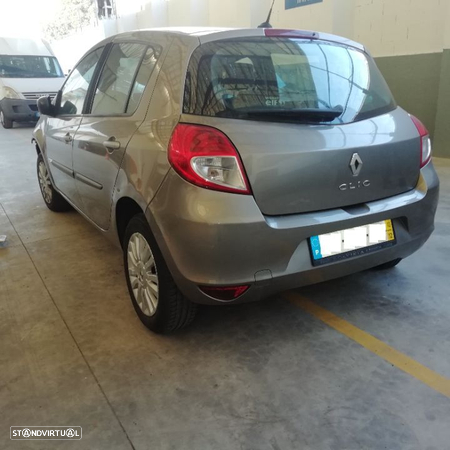 Renault Clio 3 fase 2 1.5 dci 86cv - 1