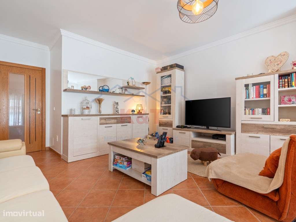 Apartamento T3 boas varandas com 2 lugares de garagem, bastante cen...-2