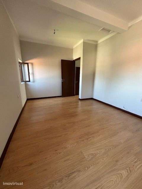 Moradia T2 em São Pedro Fins.-7