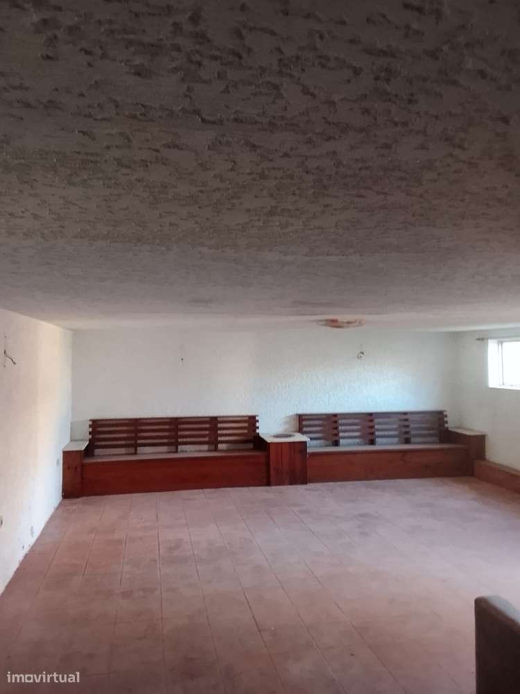 Moradia T3 com jardim, cave e varanda a 10min do Castelo da Maia-19