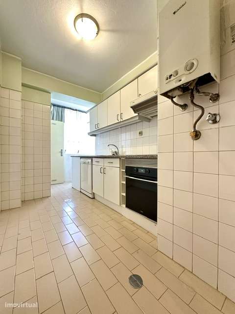 T3 c/ varanda, sala 33 m2, junto a transportes públicos e comércio...-6