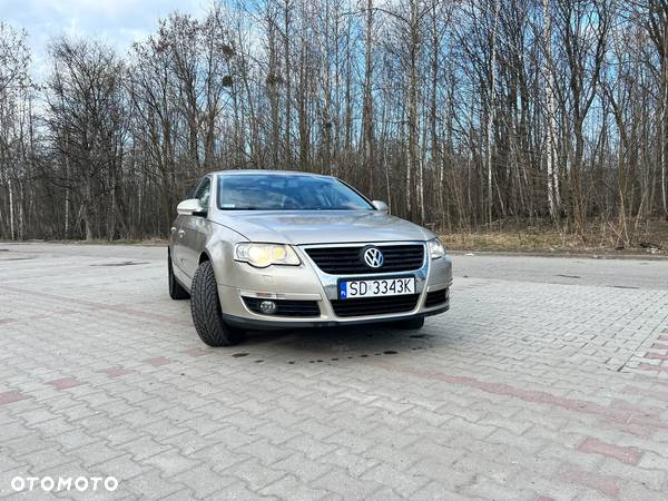 Volkswagen Passat - 4