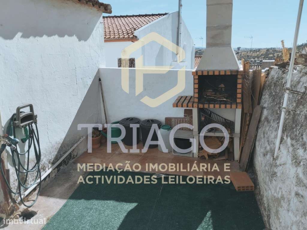 Moradia T2 com Logradouro no Centro da Vila de Barrancos-1