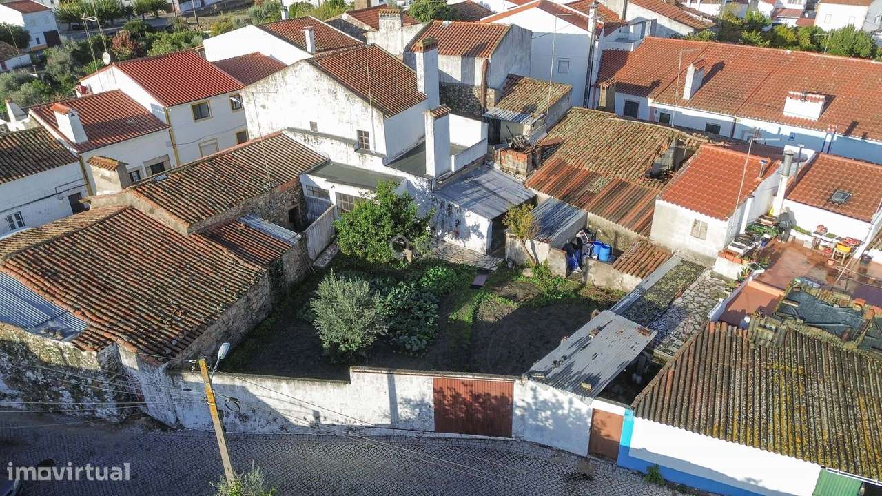 Moradia T3 habitável c/ Quintal e Enorme Potencial de Transformação –-52