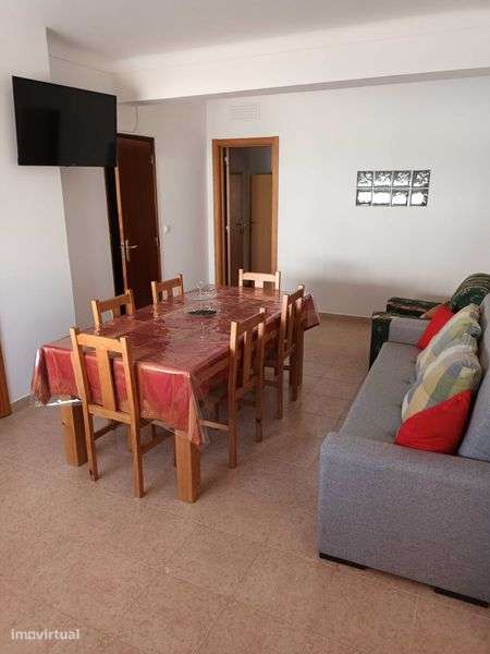 Aluga-se apartamento T5 mobilado