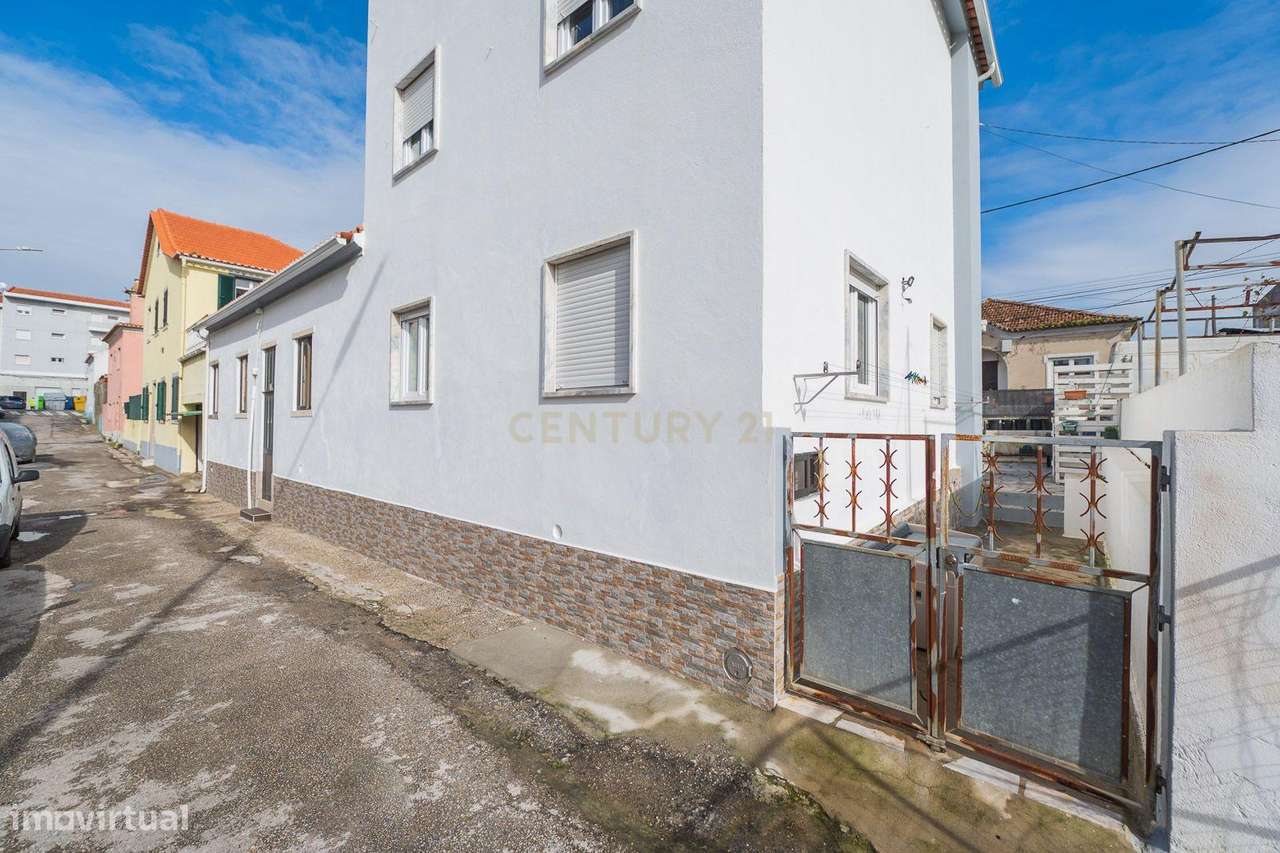 Propriedade com duas moradias geminadas-41