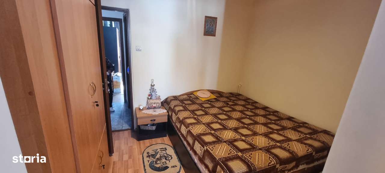 Vand apartament 4 cam. ,Topoloveni, etaj 1, ultracentral, langa Profi-7