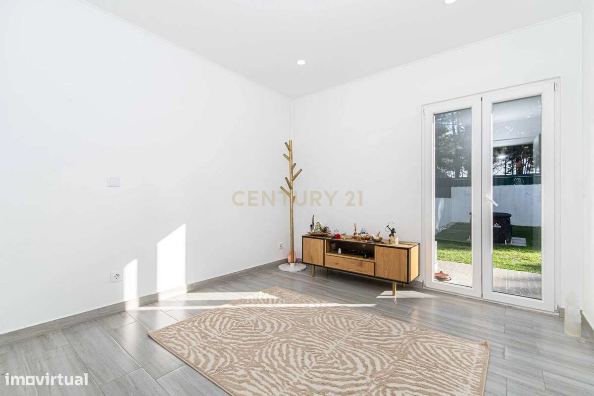 Moradia em Banda nova totalmente mobiliada – Quinta do Conde-15