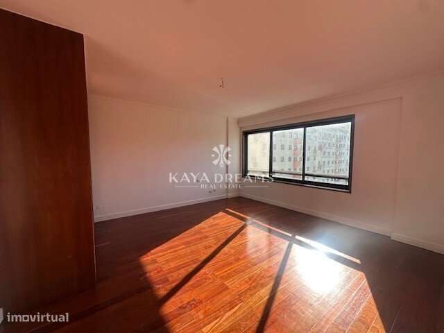 T6 para venda na Quinta Nova em Odivelas com 4 lugares de Parqueame...-14