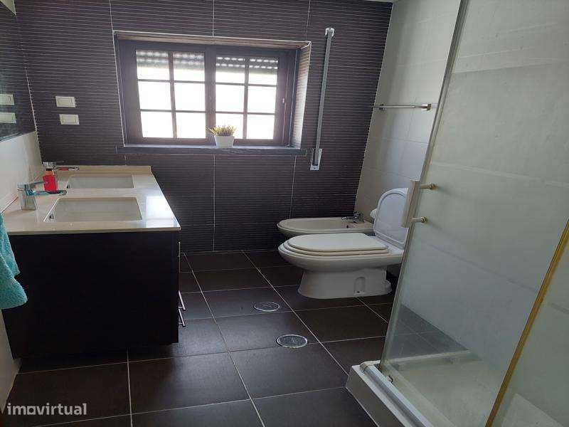 Excelente Quintinha em Lote de 1960 m2, com construção de 300 m2-23