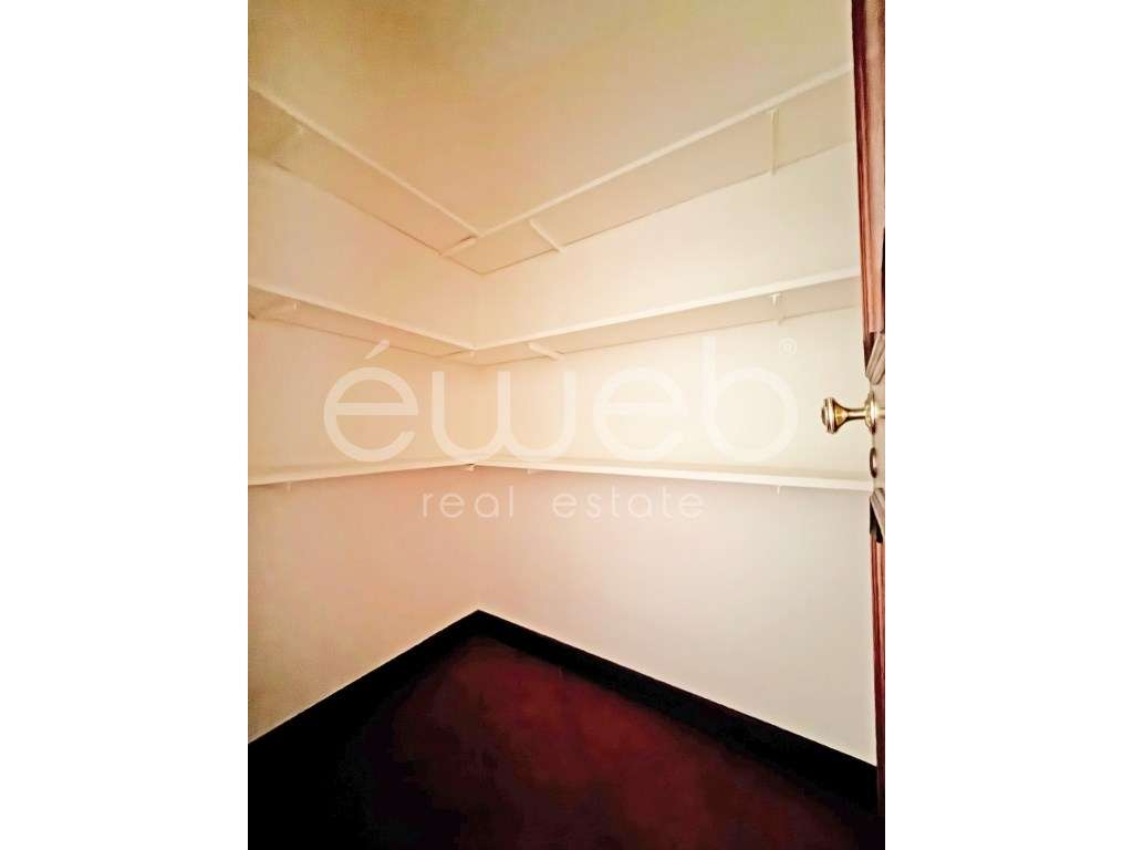 Apartamento T4, Bonfim, Setúbal-17