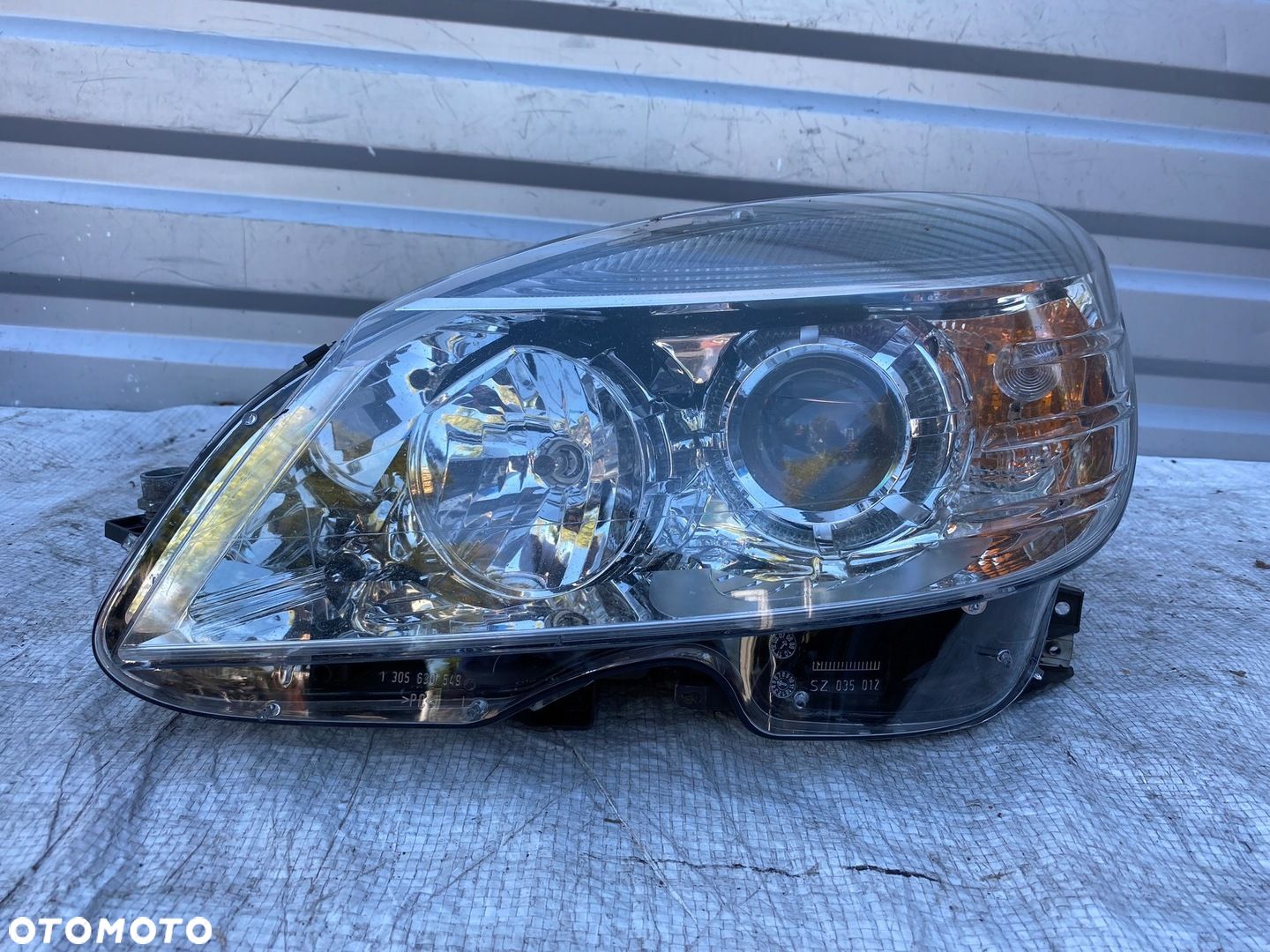 Mercedes C 204 Lampa Przednia Lewa H7 ORYGINAŁ 2048200161 C-KLASA - 1