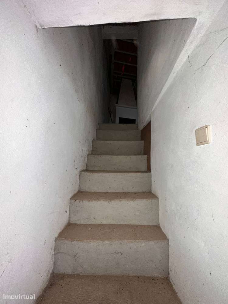 Moradia de 2 Pisos em Vila Nova de Foz Côa (Santo Amaro)-6