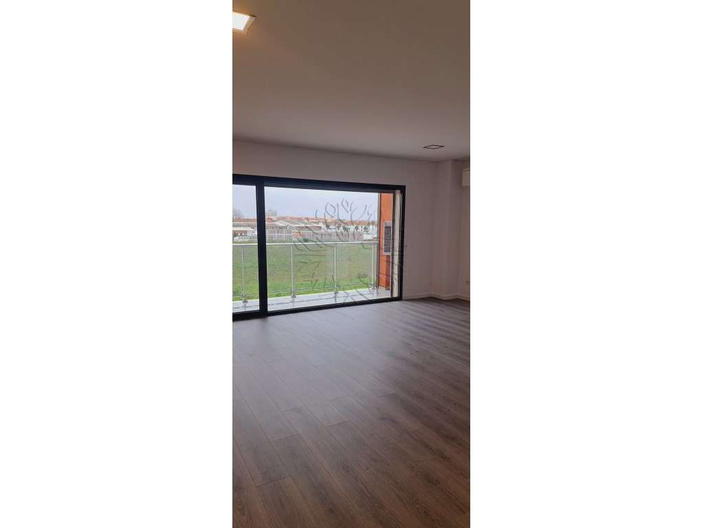 Apartamento T3 novo em Montijo com parqueamento-13