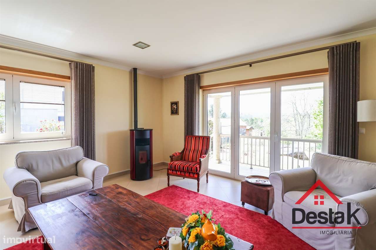 Fantástica Moradia isolada V4 em Lordosa, Viseu-13