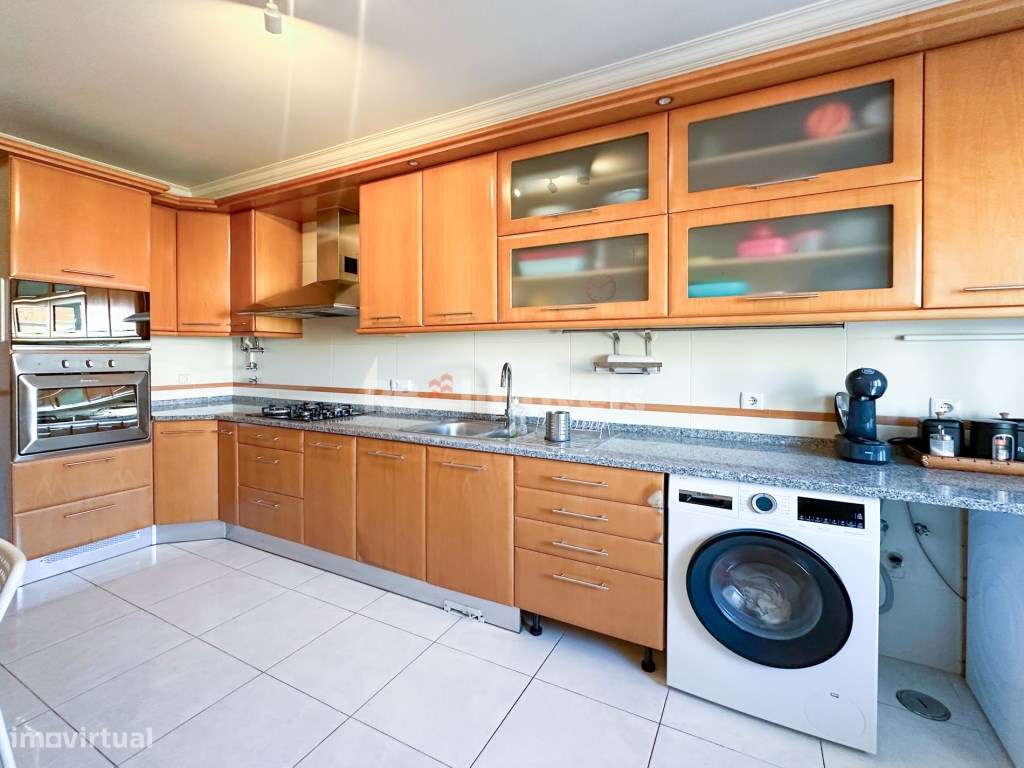 Apartamento T3 c/ Garagem, Sótão e 2 Varandas - Santarém-28