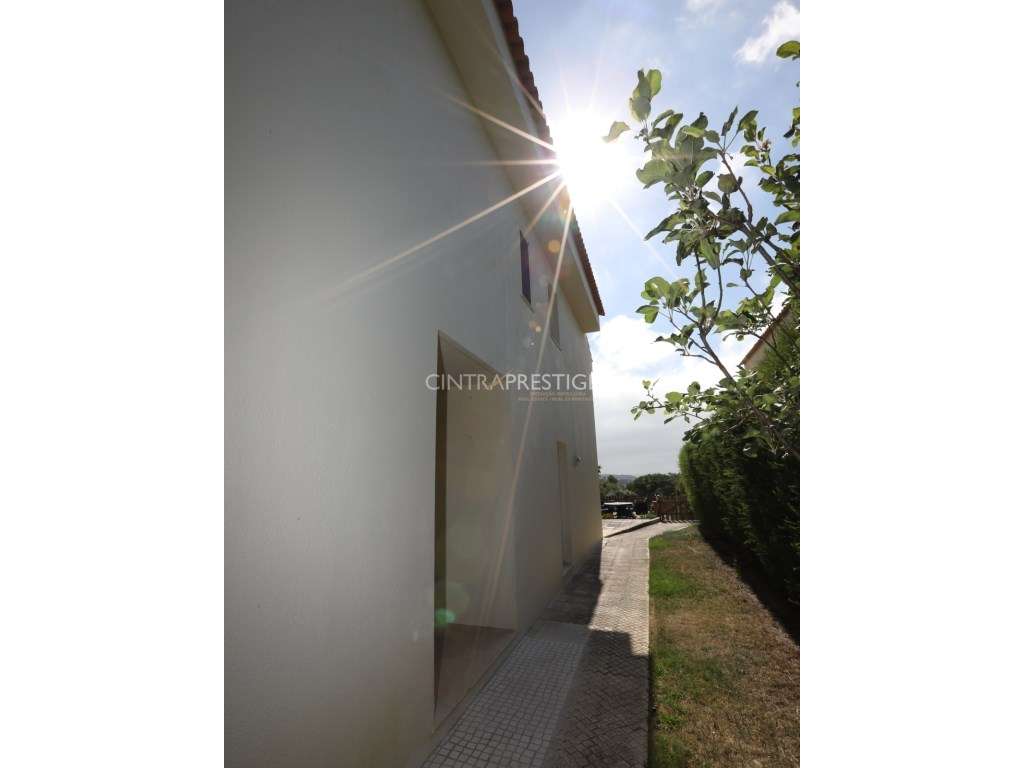 Moradia T3 com Jardim e Garagem na Quinta Verde - Nafarros, Sintra.-41