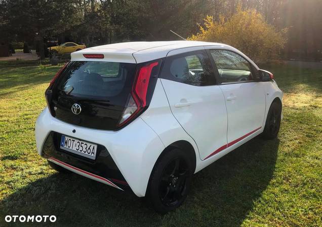 Toyota Aygo x.shift x-play connect - 3