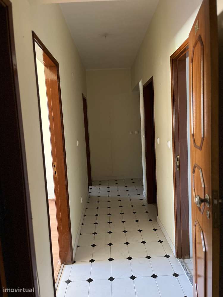 Apartamento T3 com 2 casas de banho em Loures-6
