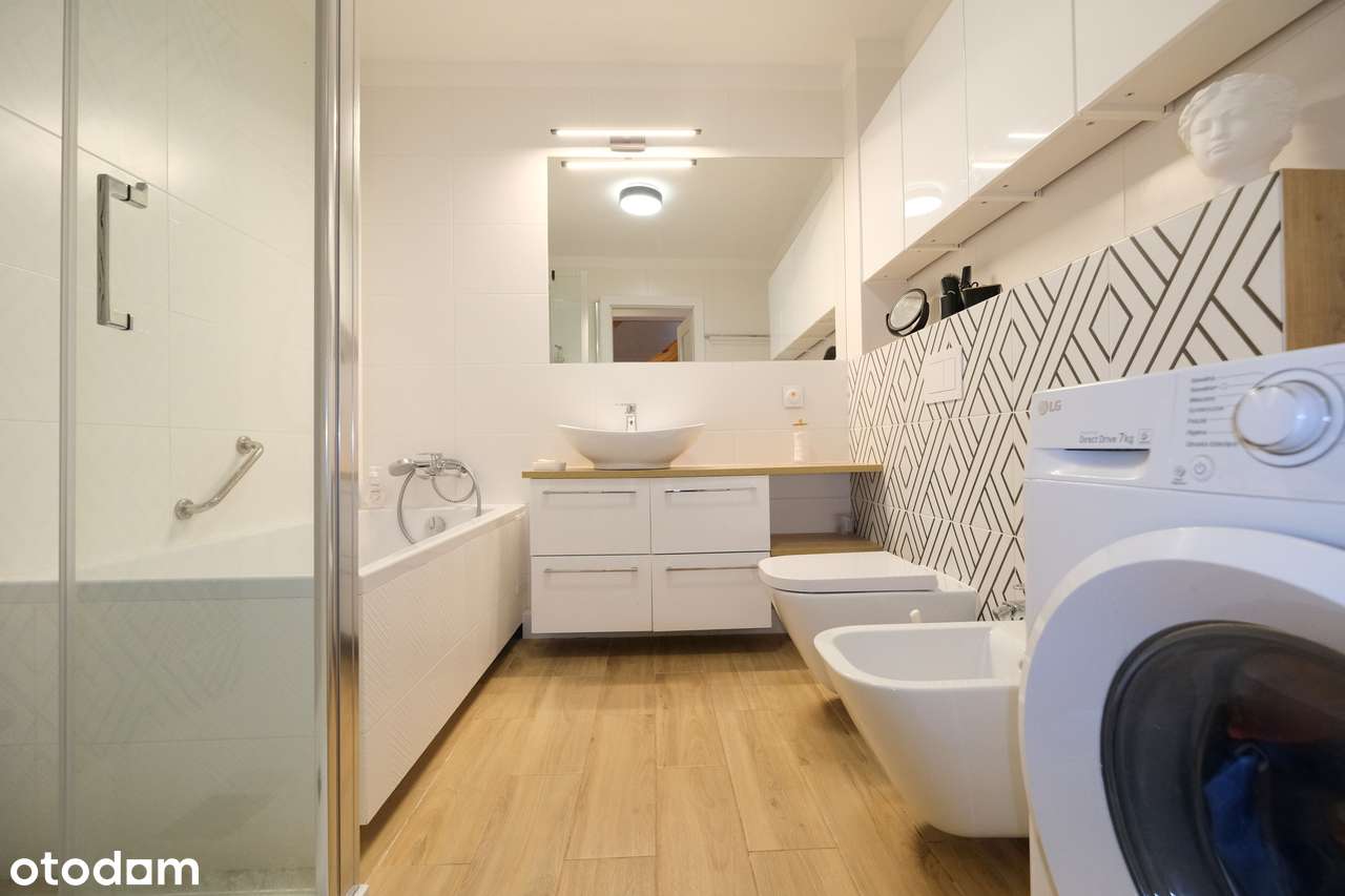 Klasyczny dom w zabudowie szeregowej na osiedlu Jaroszówka przy lesie-16