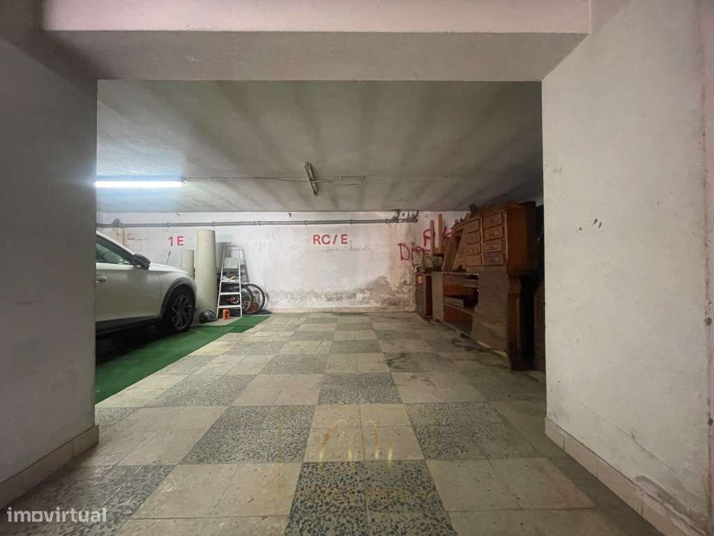 T2 remodelado com terraço no centro das Caxinas a 250mts da praia-15