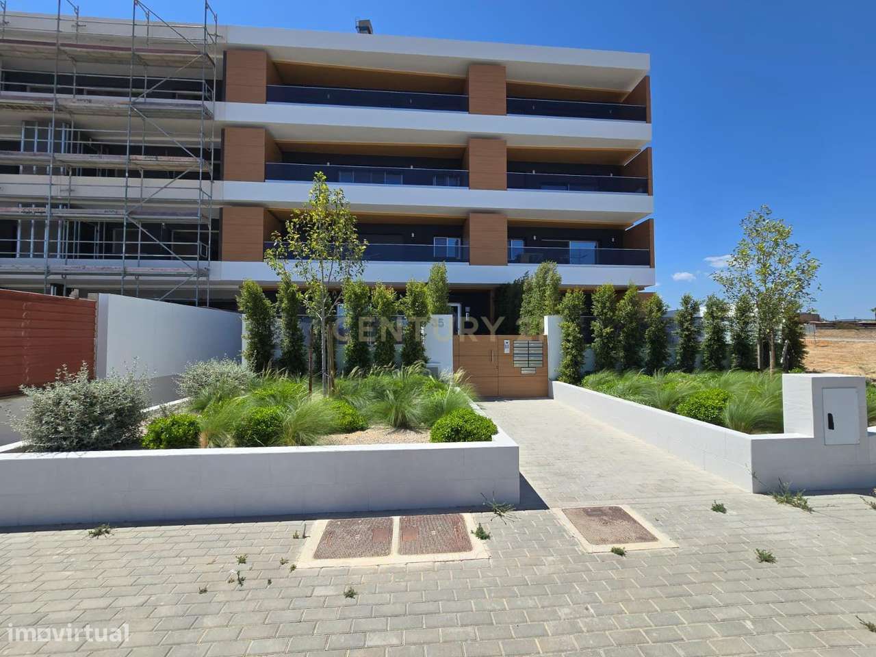 Apartamento T3 Novo com Terraço Privativo – Urbanização do Pinhal, Gam - Grande imagem: 2/25