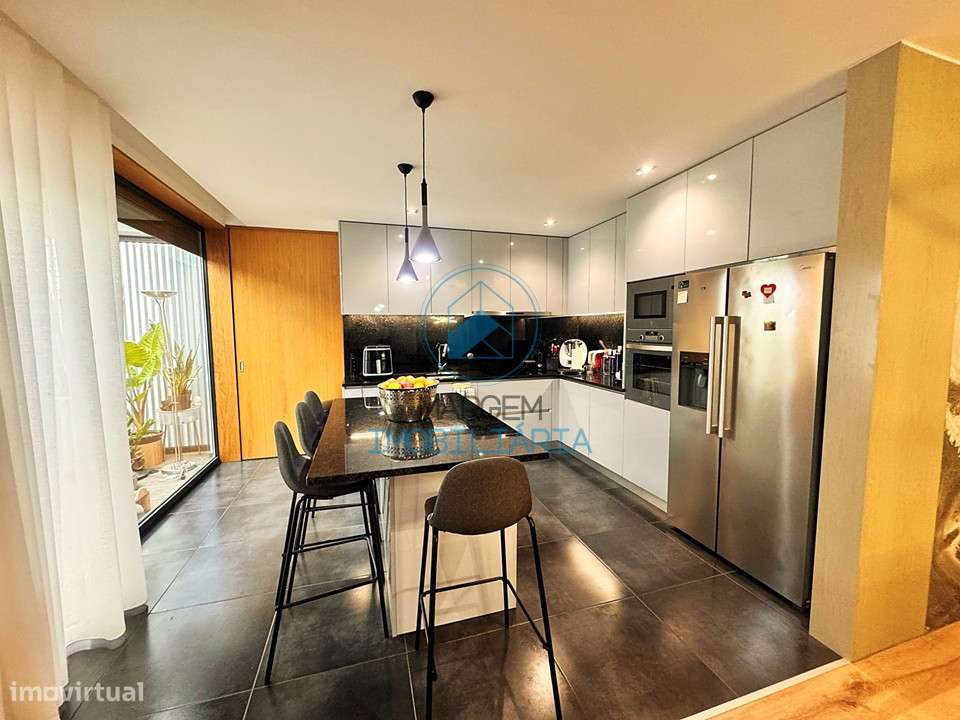 Moradia térrea individual – Painéis; AC; Lareira, Garagem-7