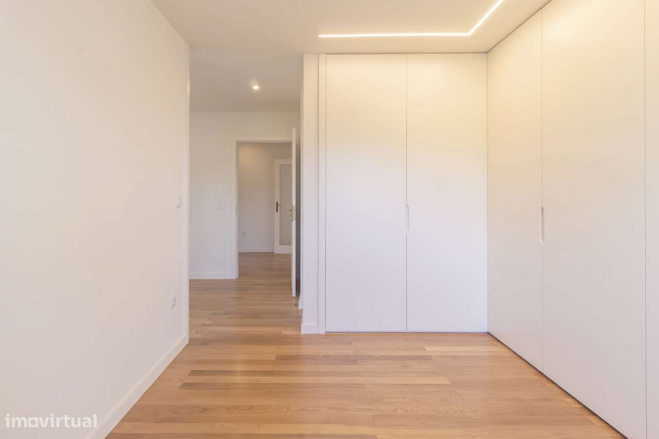 Apartamento T3, excelentes áreas 240m2 + garagem 31m2 + arrumos 4m2-29