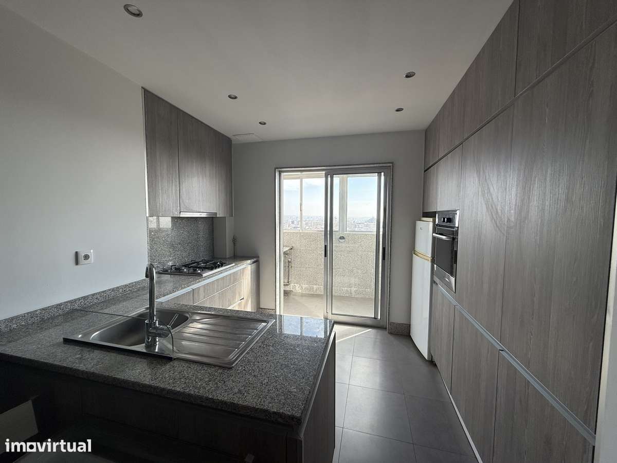 Arrendo apartamento t2 +1 remodelado junto à praia - Grande imagem: 2/19