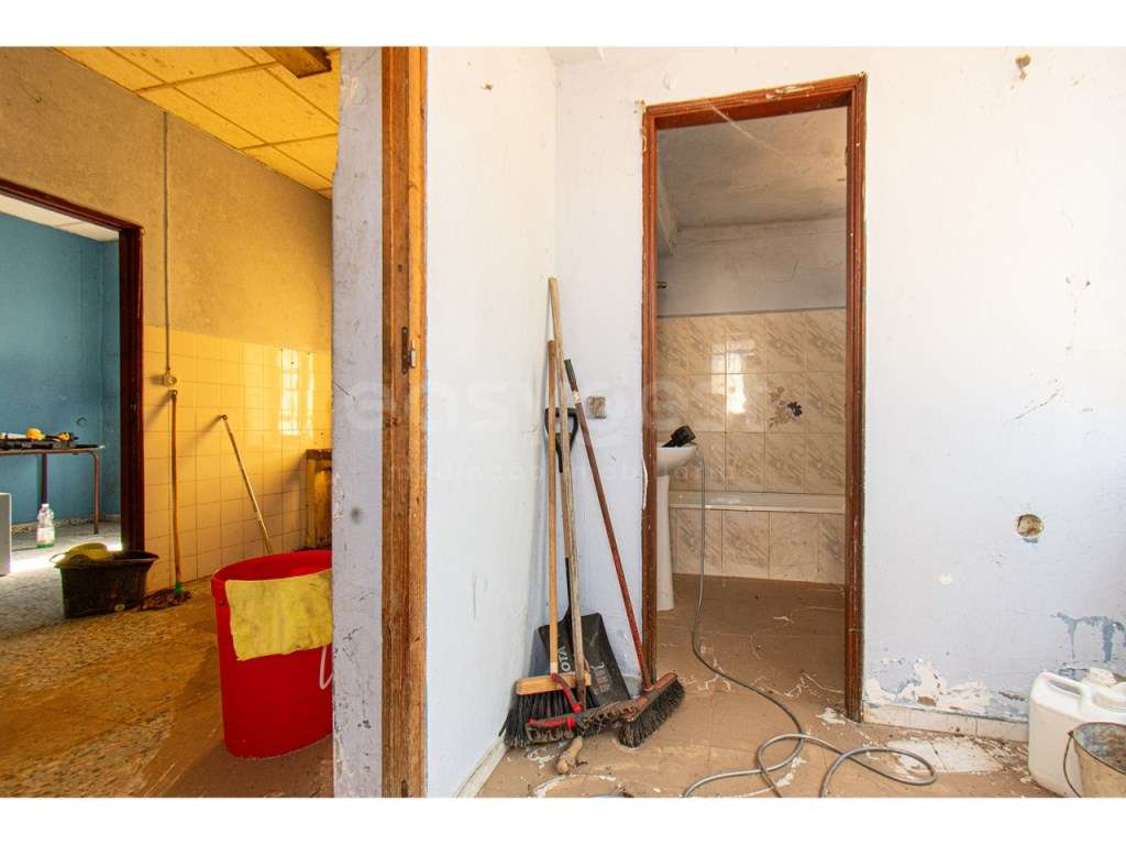 Moradia para recuperar ou reconstruir em terreno urbano 590m2 + 926... - Grande imagem: 5/38